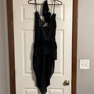 Lady Cameo Black lace/nylon hi-low nighty with matching panties. Size Medium